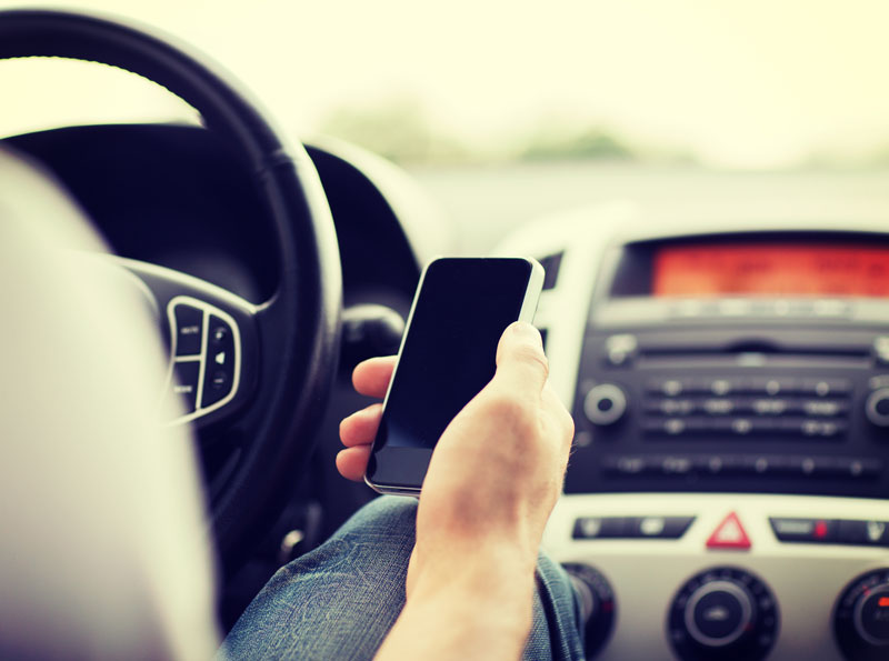 10 Tips to Successfully Avoid Distracted Driving